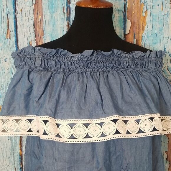Crown & Ivy Chambray off shoulder top - Picture 3 of 10